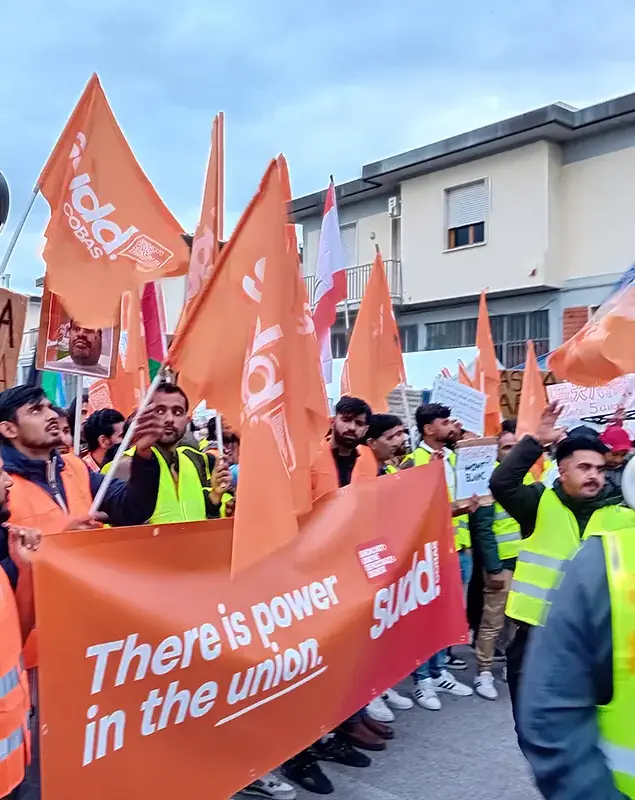 Strike at clothing factory 